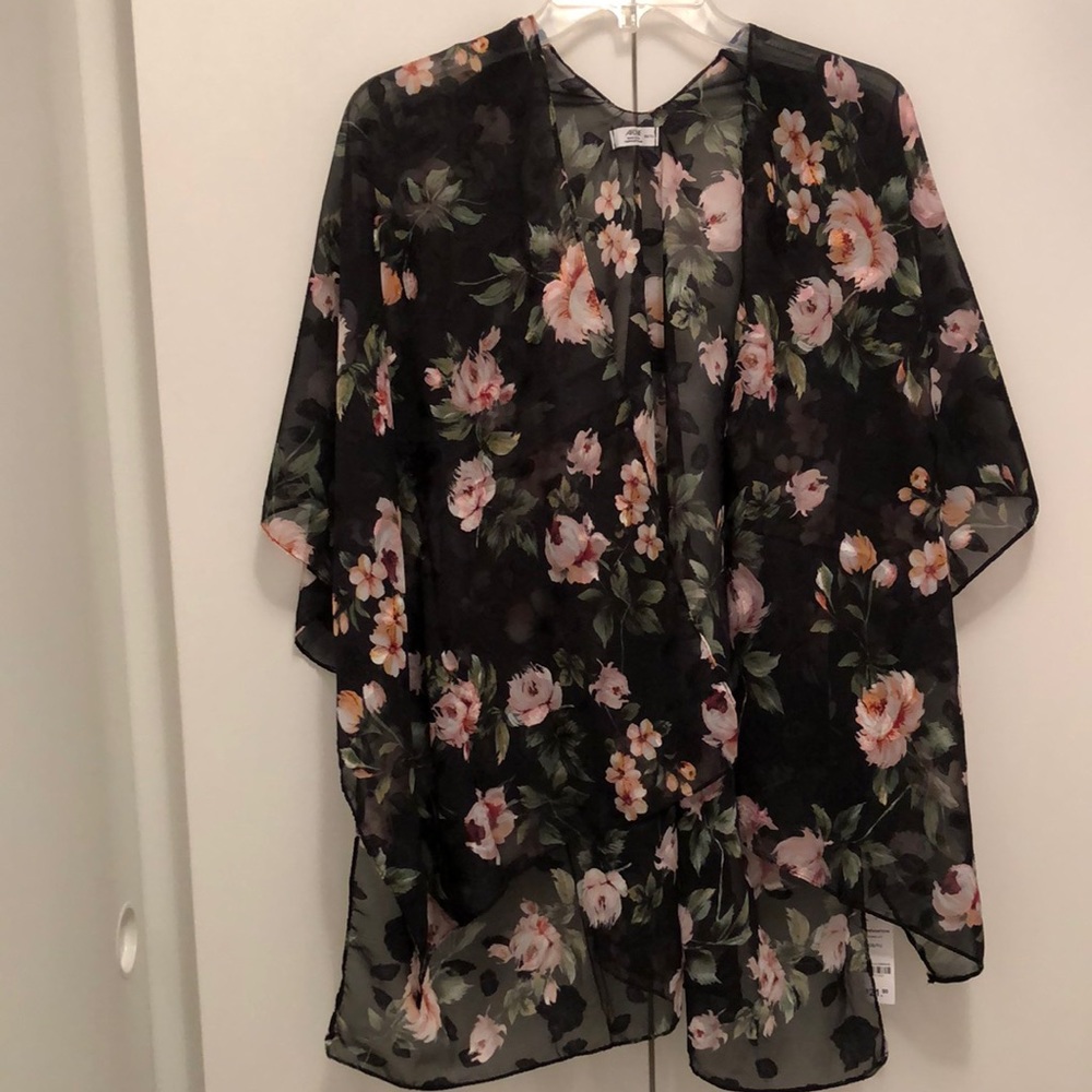 NEW WITH TAGS! Beautiful Black Floral Print Sheer Kimono w Shimmer Detail